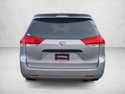 Used 2013 Toyota Sienna L image 6