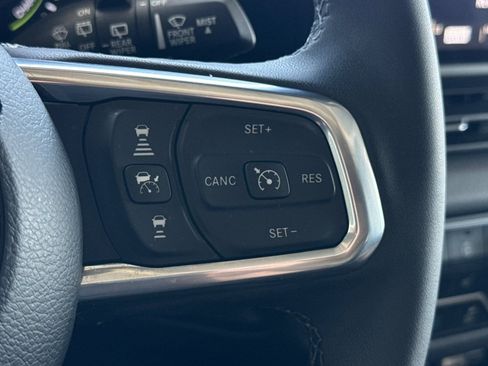 Used 2025 Jeep Wrangler Unlimited Sahara AWD/4WD image 28