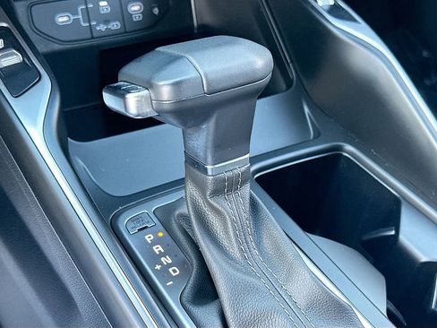 Used 2025 Kia Sorento S w/ Panoramic Sunroof Package image 17