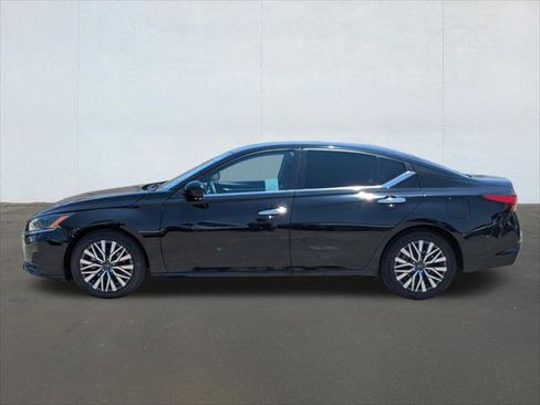 Used 2023 Nissan Altima 2.5 SV FWD image 2