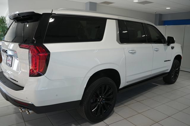 Used 2023 GMC Yukon XL Denali w/ Denali Reserve Package AWD/4WD image 9