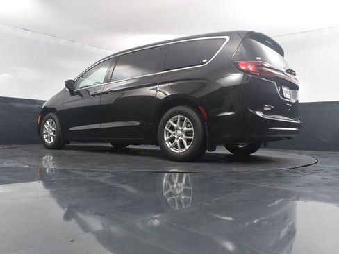 New 2025 Chrysler Pacifica Select image 48