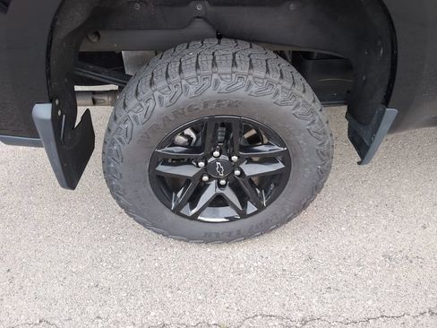 Used 2023 Chevrolet Silverado 1500 LT Trail Boss w/ LT Trail Boss Premium Package AWD/4WD image 9