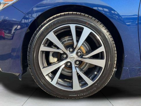 Used 2017 Nissan Maxima Platinum w/ Interior Lighting Package FWD image 56