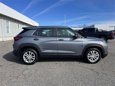 Used 2022 Chevrolet TrailBlazer LS image 2