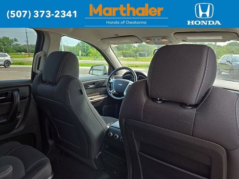 Used 2017 Chevrolet Traverse LT FWD image 18
