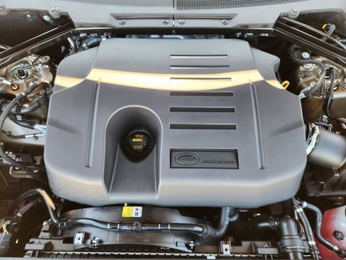 New 2026 Land Rover Defender 110 X-Dynamic SE image 31