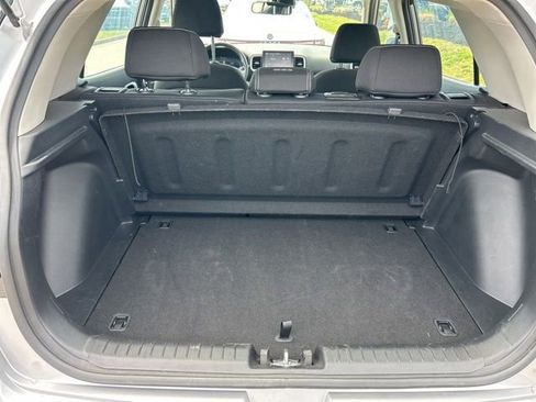 Used 2025 Hyundai Venue SEL FWD image 11