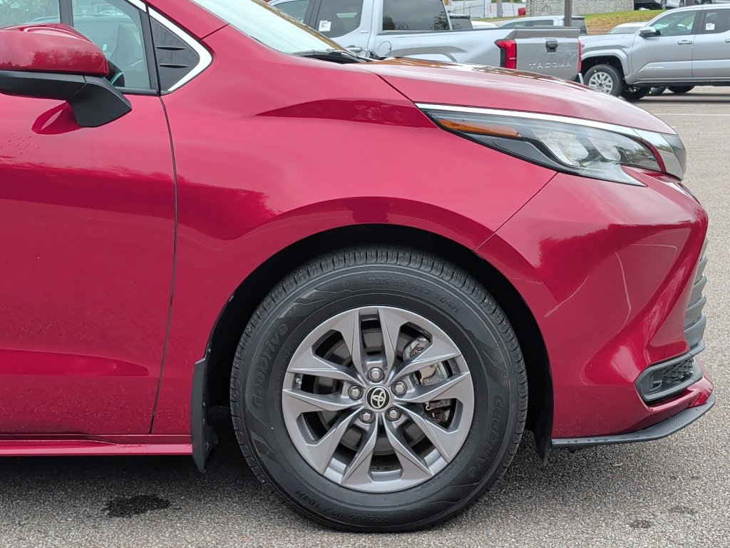 Certified 2024 Toyota Sienna LE AWD/4WD image 11