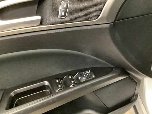 Used 2017 Ford Fusion SE w/ Fusion SE Technology Package FWD image 19