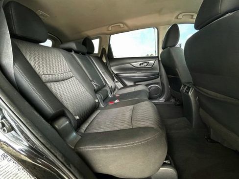 Used 2019 Nissan Rogue SV image 8