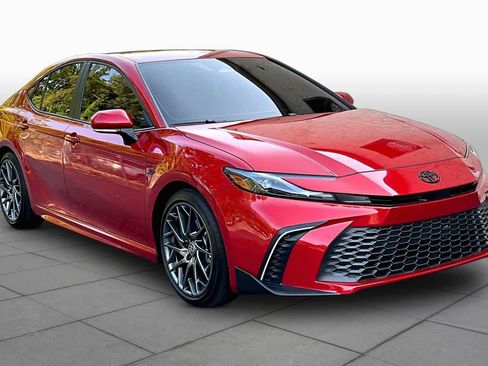 Used 2025 Toyota Camry SE w/ Convenience Package FWD image 3