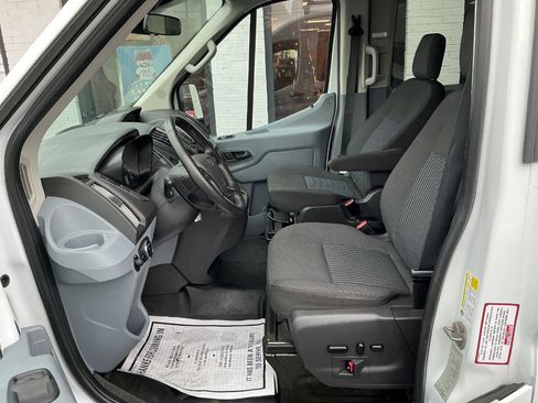 Used 2019 Ford Transit 150 XLT image 9