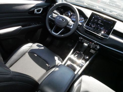 Used 2026 Jeep Compass Latitude AWD/4WD image 9