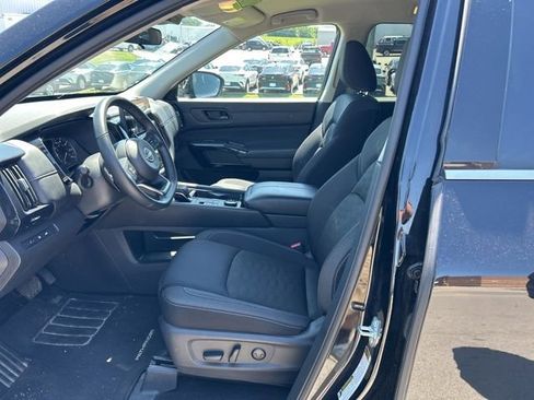 Used 2025 Nissan Pathfinder SV AWD/4WD image 7