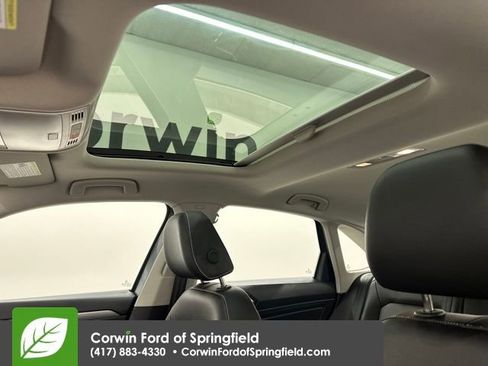 Used 2024 Volkswagen Jetta SE w/ Panoramic Sunroof Package image 17