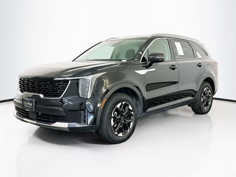 Used 2024 Kia Sorento S image 3