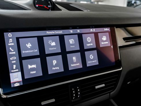 Used 2021 Porsche Cayenne w/ Premium Package image 25