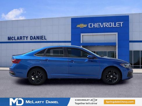 Used 2023 Volkswagen Jetta SE FWD image 6
