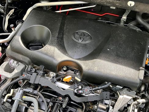 Used 2021 Toyota RAV4 XLE Premium image 28