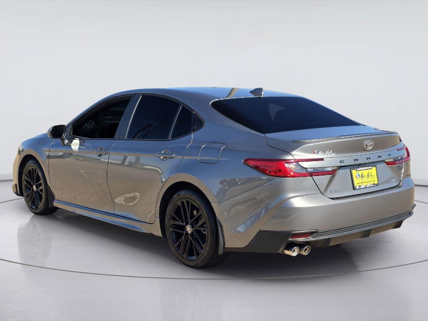 Used 2025 Toyota Camry SE FWD image 3