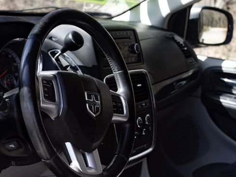 Used 2013 Dodge Grand Caravan SXT w/ UConnect Hands-Free Group image 10