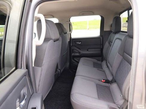 Used 2025 Nissan Frontier SV w/ SV Convenience Package RWD image 9