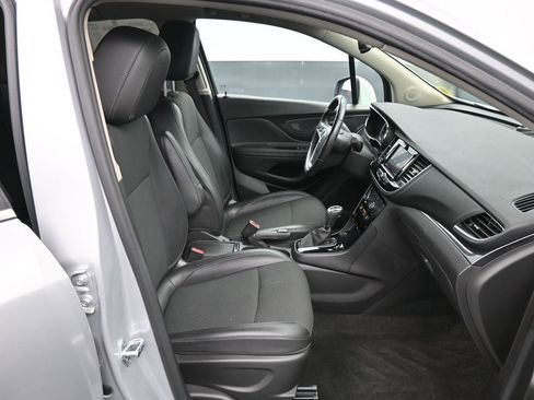 Used 2022 Buick Encore Preferred w/ Safety Package image 24