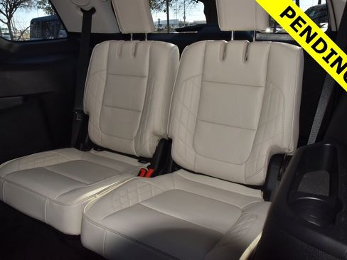 Used 2017 Ford Explorer Platinum image 15