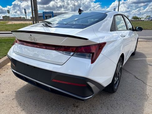 Used 2025 Hyundai Elantra Sport image 4