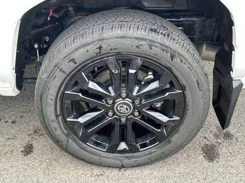 Used 2025 Toyota 4Runner 4WD image 5