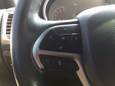 Used 2019 Jeep Grand Cherokee Altitude AWD/4WD image 37