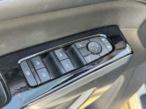 Used 2023 Nissan Pathfinder SL AWD/4WD image 5