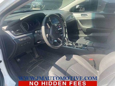Used 2019 Hyundai Sonata SE w/ Winter Weather Package FWD image 2
