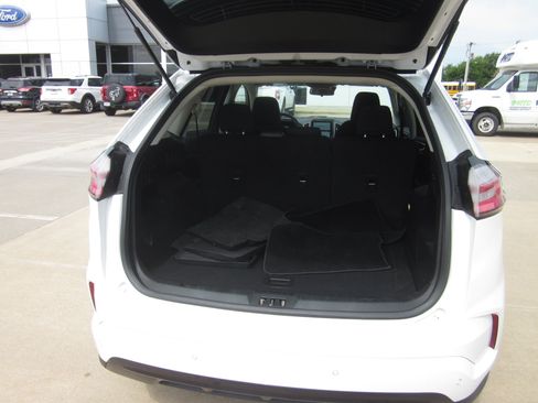 Used 2024 Ford Edge SE w/ Black Appearance Package AWD/4WD image 8