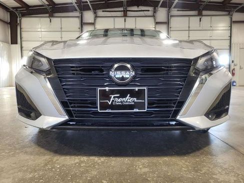 Used 2024 Nissan Altima 2.5 SV image 8