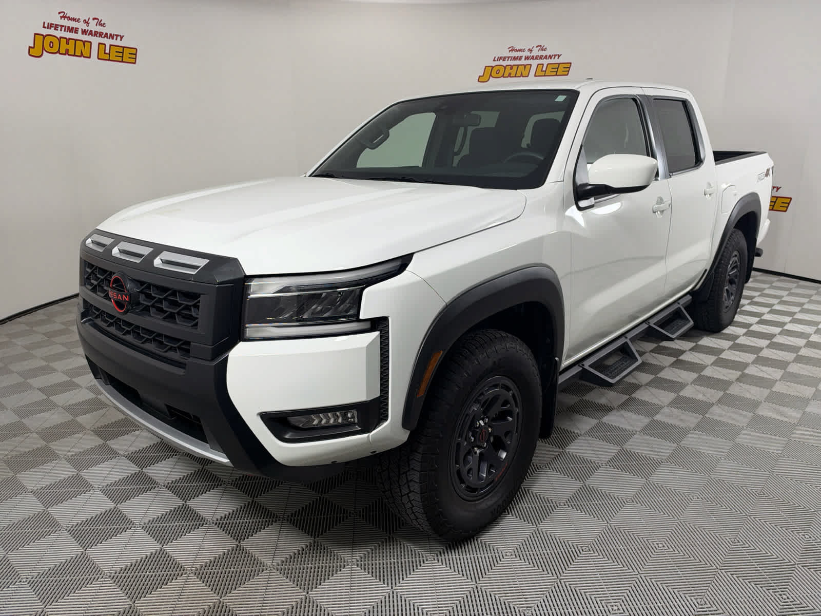 Certified 2025 Nissan Frontier PRO-4X AWD/4WD image 1