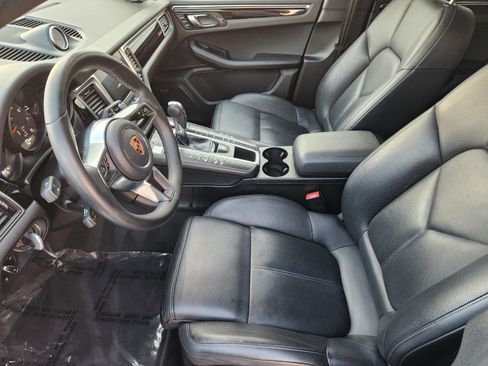 Used 2018 Porsche Macan AWD/4WD image 7