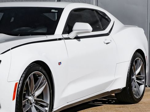 Used 2016 Chevrolet Camaro LT image 8