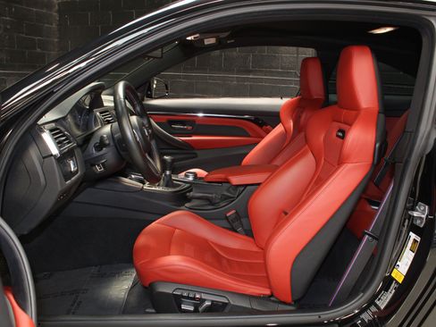 Used 2018 BMW M4 Coupe w/ Competition Package RWD image 41