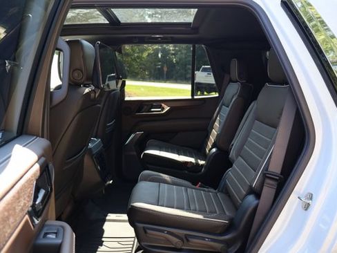 New 2026 GMC Yukon Denali Ultimate w/ LPO, Floor Liner Package AWD/4WD image 22