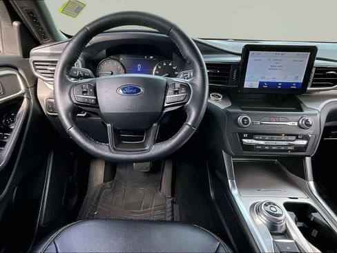 Used 2020 Ford Explorer XLT w/ Equipment Group 202A image 7