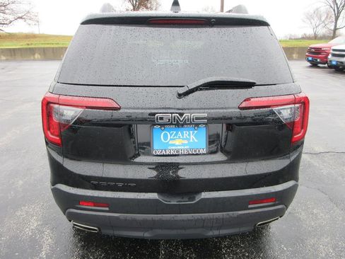 Used 2023 GMC Acadia SLE w/ Driver Convenience Package image 4