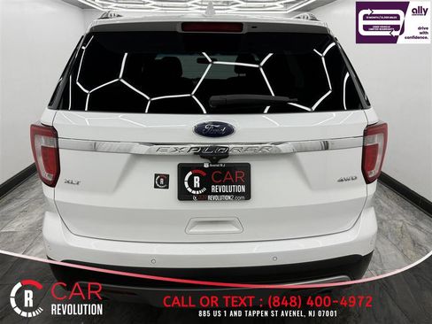 Used 2016 Ford Explorer XLT w/ Equipment Group 202A image 5