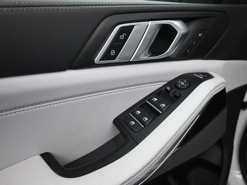 Used 2024 BMW X5 xDrive40i w/ Premium Package image 9