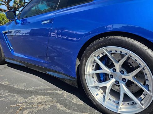 Used 2021 Nissan GT-R Premium AWD/4WD image 5