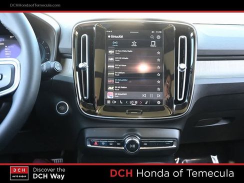 Used 2023 Volvo XC40 B4 Ultimate image 12