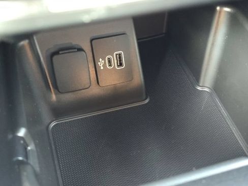 Used 2025 Ford Explorer Active w/ Active Comfort Package RWD image 37