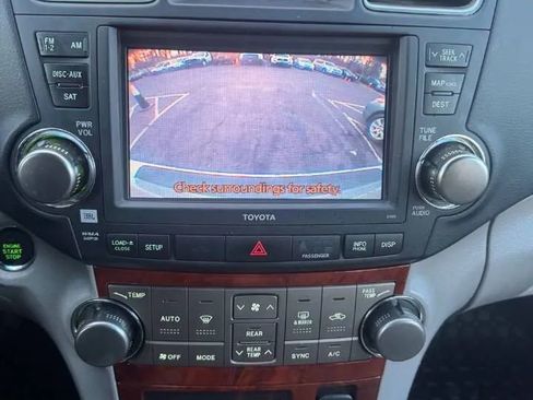 Used 2013 Toyota Highlander Limited image 3