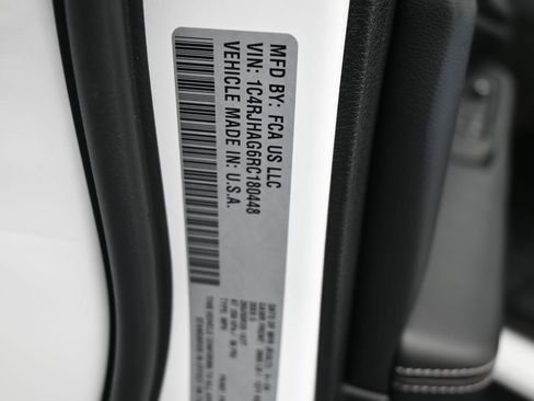 Used 2024 Jeep Grand Cherokee Altitude image 16